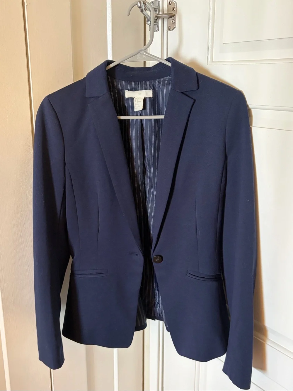 Women’s Navy Single-Button Notch Lapel Blazer